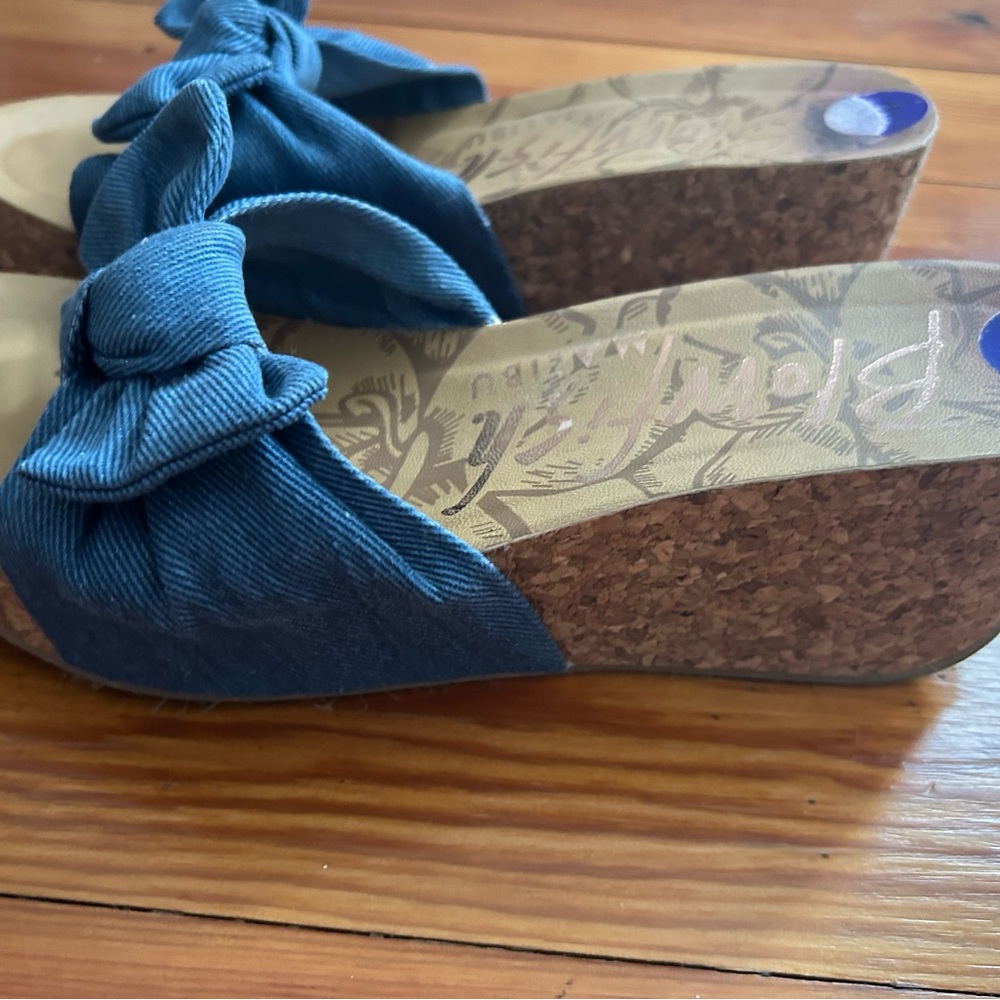 Shoes size 8.5 - Picture 2 of 3